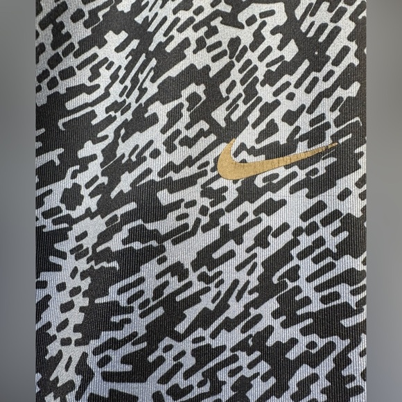 Nike women’s Dri-FIT Black and Blue Capri Leggings Size S - Picture 3 of 5